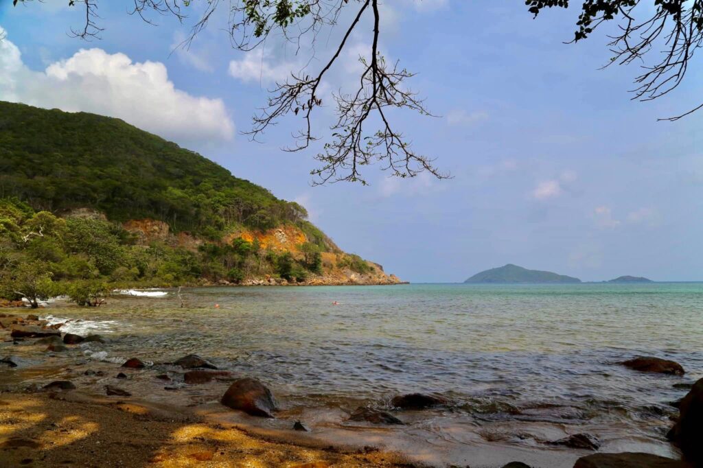 Bãi Ông Câu Côn Đảo